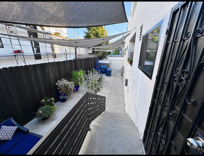 Building Photo - 1330 N Martel Ave