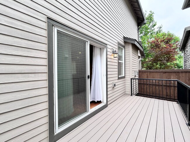 Building Photo - Incredibly Large 4 Bed 2.5 Bath Charmer!