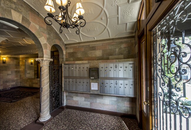 Foto del edificio - 2 Elmwood Ave
