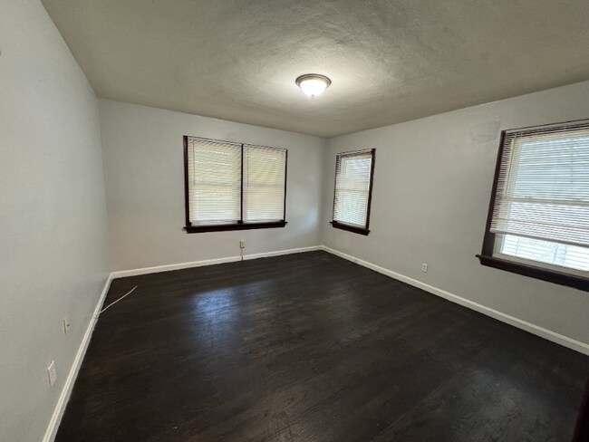 Building Photo - 2434 Akins Dr