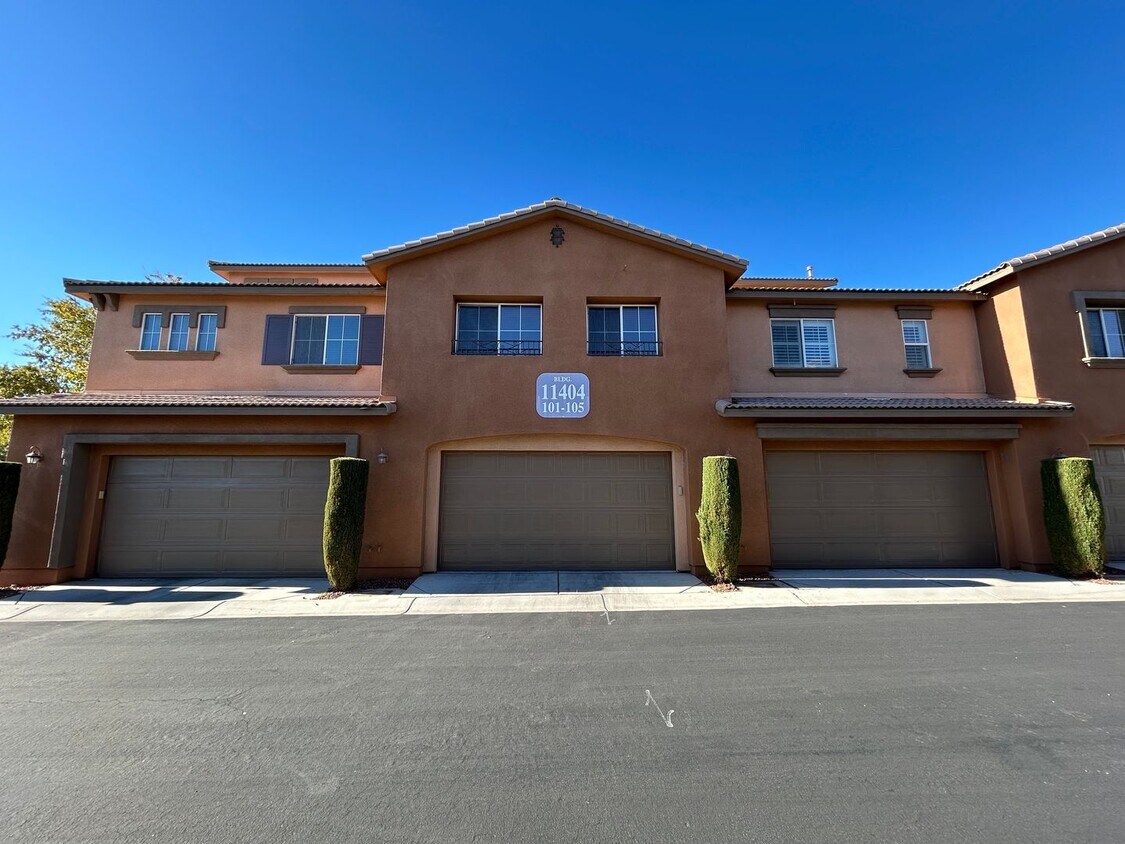 Primary Photo - 2-Bedroom 2.5-Bathroom Downtown Summerlin Townhouse!