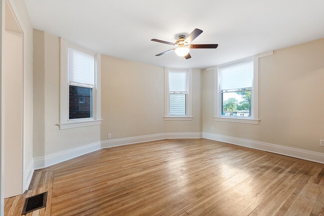 Unit 1 - Living room - 1840 Tonopah Ave