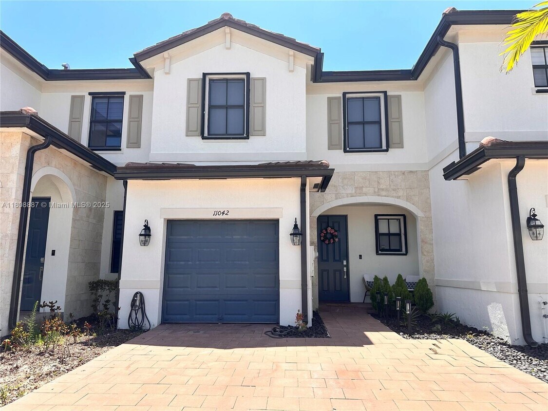 Foto principal - 11042 W 33rd Ln