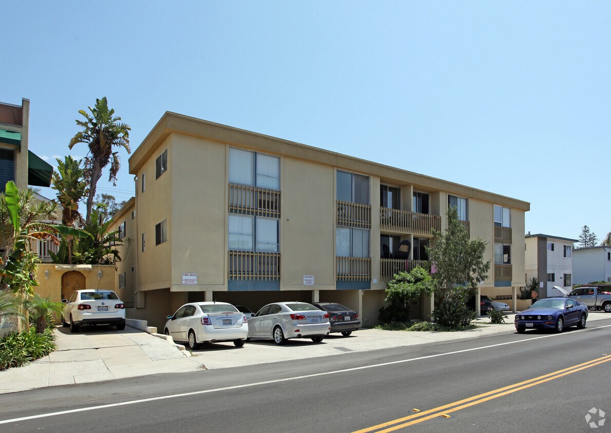 Building Photo - 3825 Riviera Dr