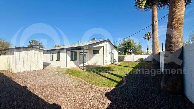 Foto del edificio - 1725 E Catalina Dr