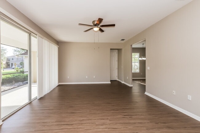 Foto del edificio - 2185 Fairmont Ln