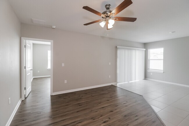 Foto del edificio - Inviting 4-Bedroom Home