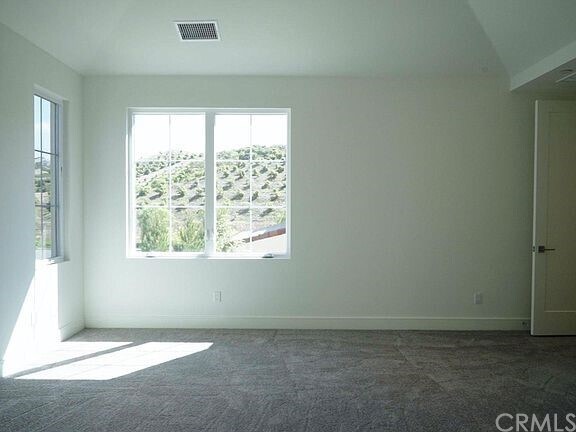 Building Photo - 143 Winnett
