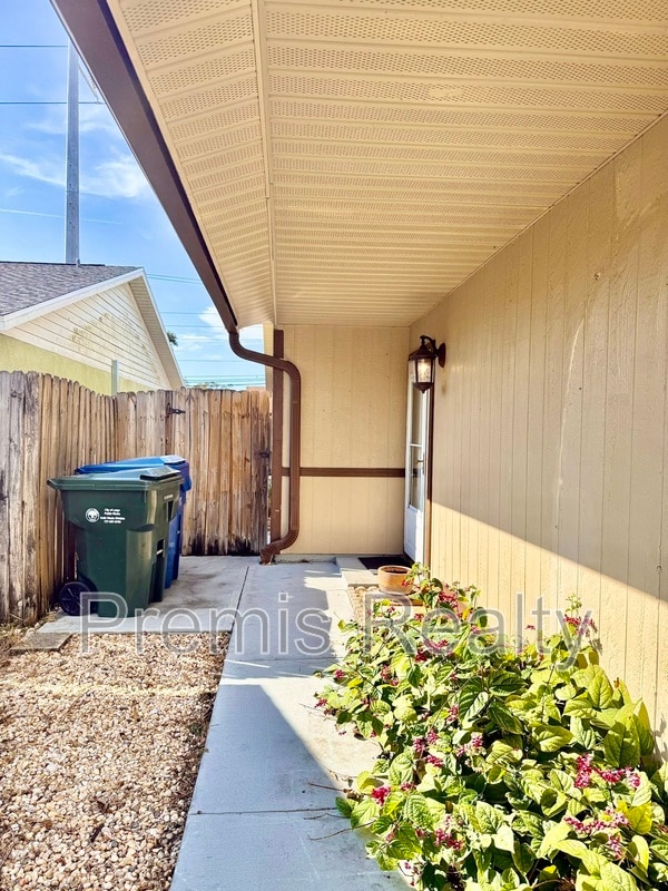 Building Photo - 747 Brook St NE