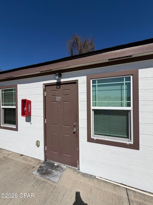 Foto del edificio - 143 Claire Ave