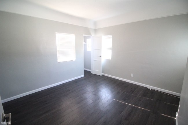 Building Photo - 1843 S La Brea Ave