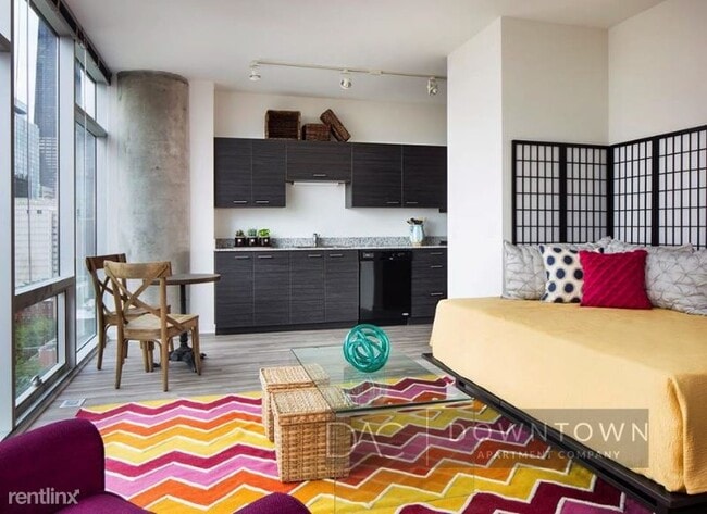 Foto del edificio - 800 N LaSalle Dr