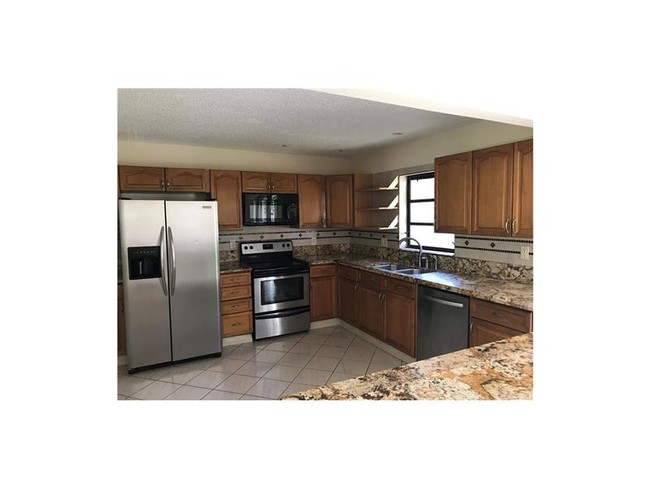 Foto del edificio - 2315 NE 174th St