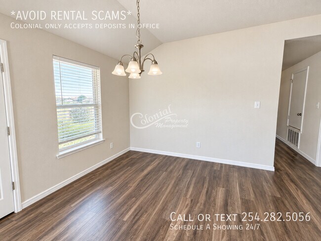 Building Photo - 3101 Ochiltree-A