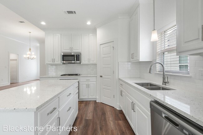 Building Photo - 4 br, 3 bath House - 14083 Beverly Park Dr