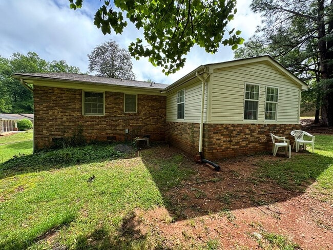 Building Photo - 3018 Delano Pl