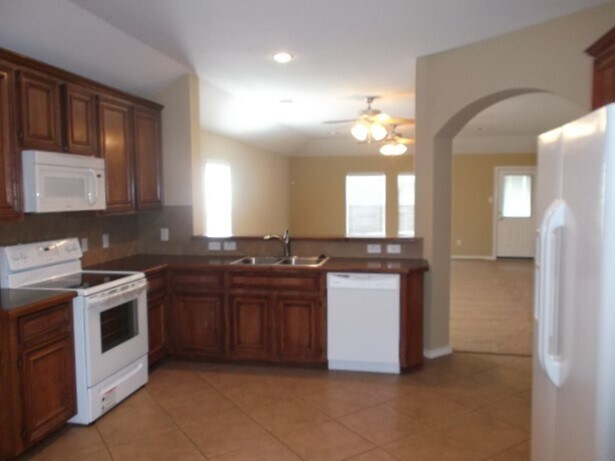 Building Photo - 9307 Lakeway View Ln