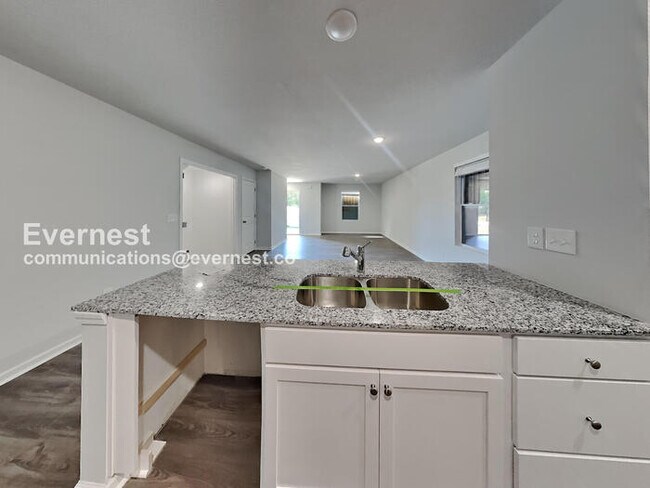 Foto del edificio - Limited Time Special Offer! / 3 Bed, 2.5 Bath Home with Modern Amenities / Pet-Friendly / Availab...