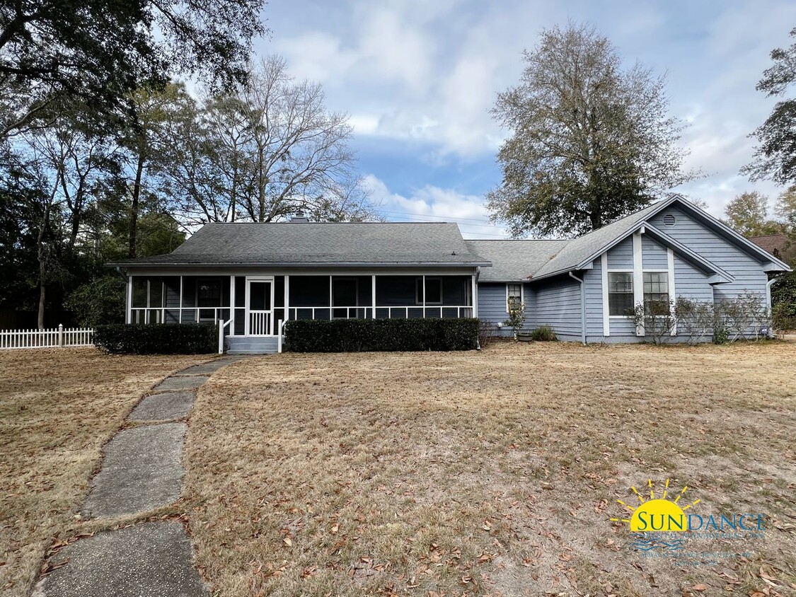 Primary Photo - Custom home at the end of a large cul-de-s...