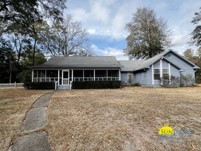 Building Photo - 113 Live Oak Ct
