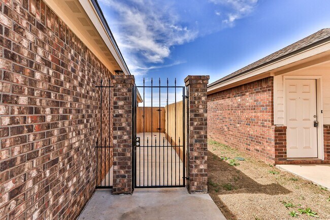 Building Photo - 12008 Evanston Ave