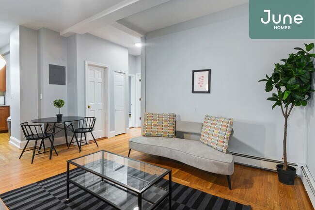 Foto del edificio - Full room in 4-bed/1.5-bath Home