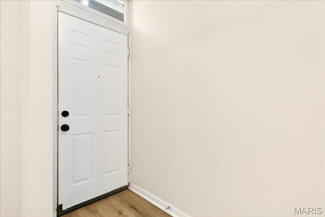 Foto del edificio - Russell Blvd -4045