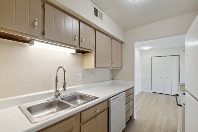 Foto del edificio - 5560 Heatherdowns Blvd