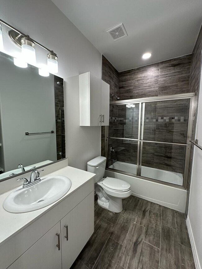Building Photo - 302 Sylvia Handy Dr
