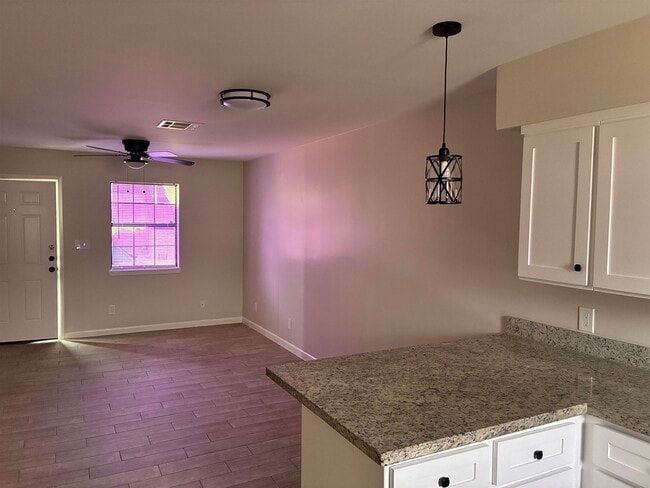 Foto del edificio - 3001 E Price St