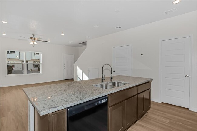 Foto del edificio - 601 W 24th St