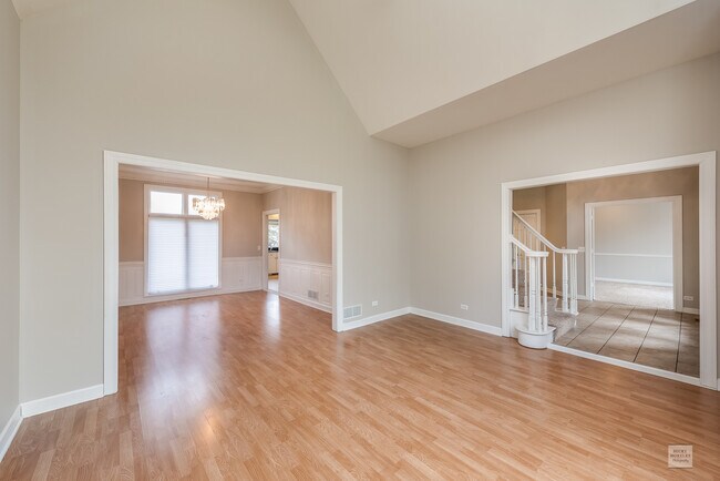 Building Photo - 2324 Sutton Ln