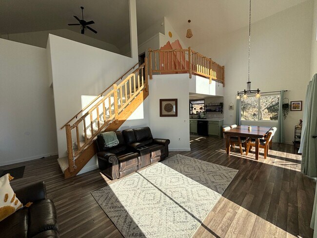 Building Photo - PRICE JUST REDUCED!! Cozy Home in Central!...