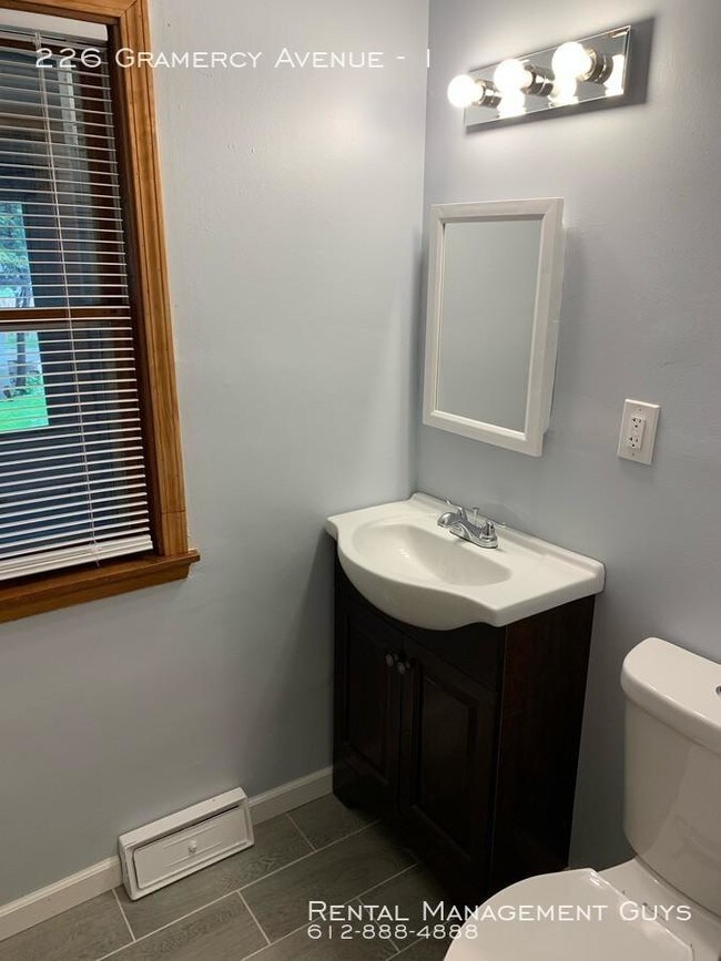 Building Photo - 3 bedroom in Minneapolis MN 55405