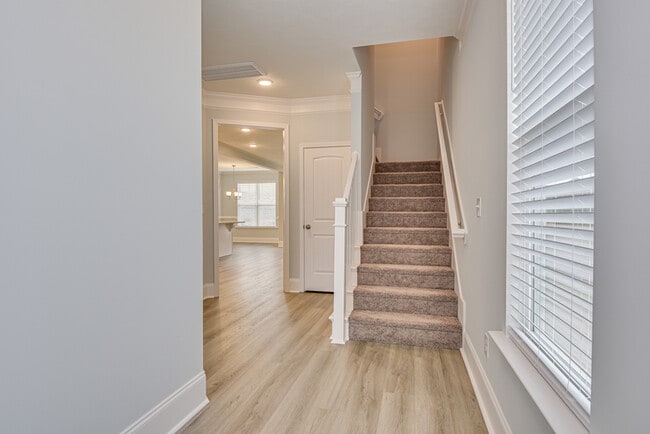 Building Photo - 926 Holbrook Dr