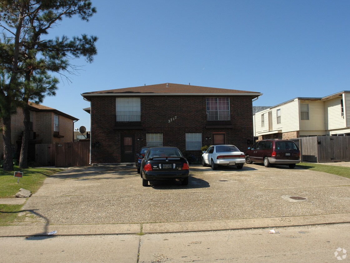Building Photo - 3717 Martinique Ave