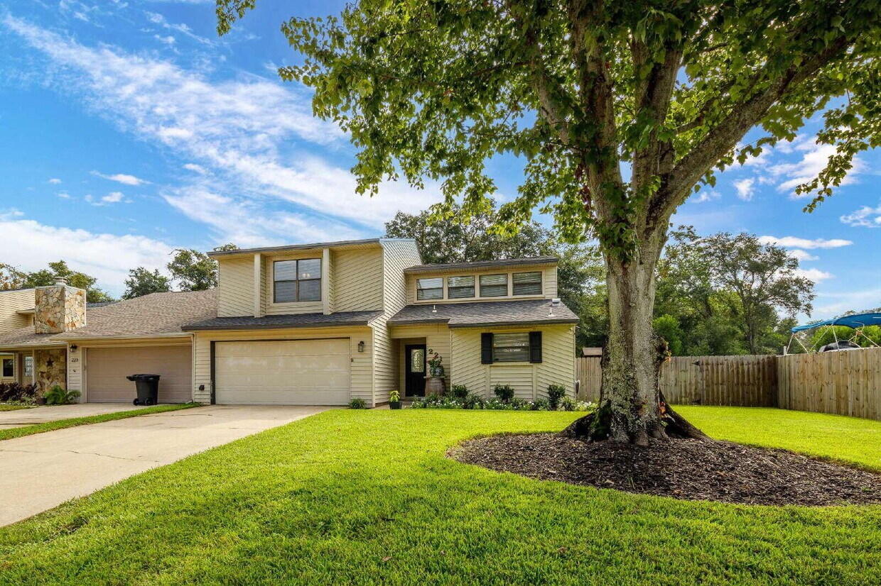 Foto principal - 221 Thomas Ct NW