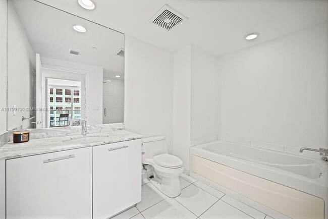 Building Photo - 500 Brickell Ave