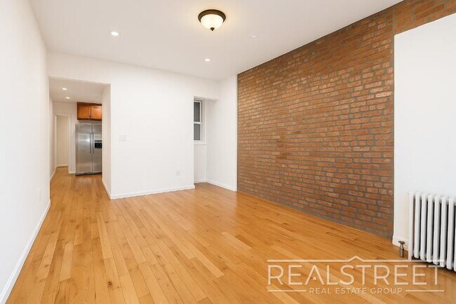 Foto del edificio - Spacious 2 BR in Heart of Park Slope