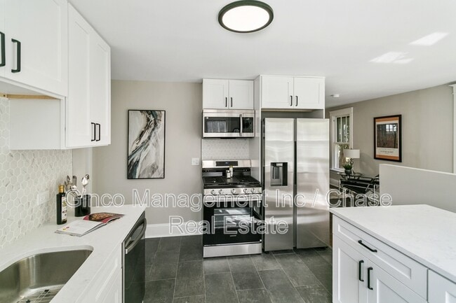 Building Photo - 1525 Burr Oak Rd