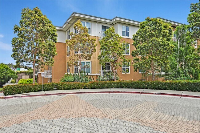 Building Photo - 401 Crescent Ct