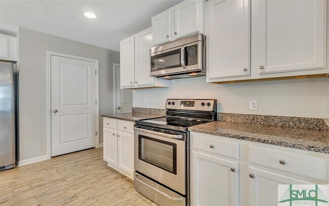 Building Photo - 10 Gardenia Dr