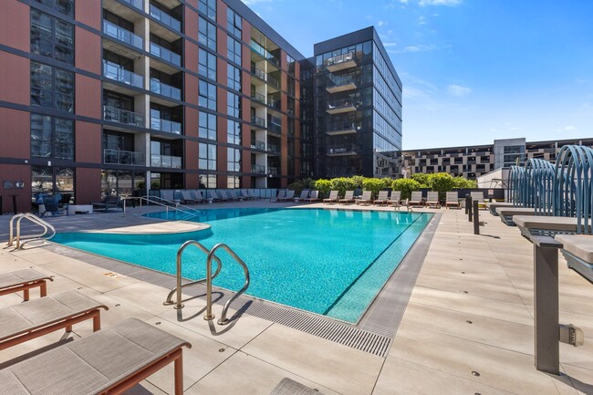 Sparkling Outdoor Pool at The Mason Apartments in Chicago, IL 60607 - The Mason