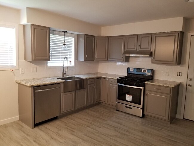 Foto del edificio - 320 Bert St