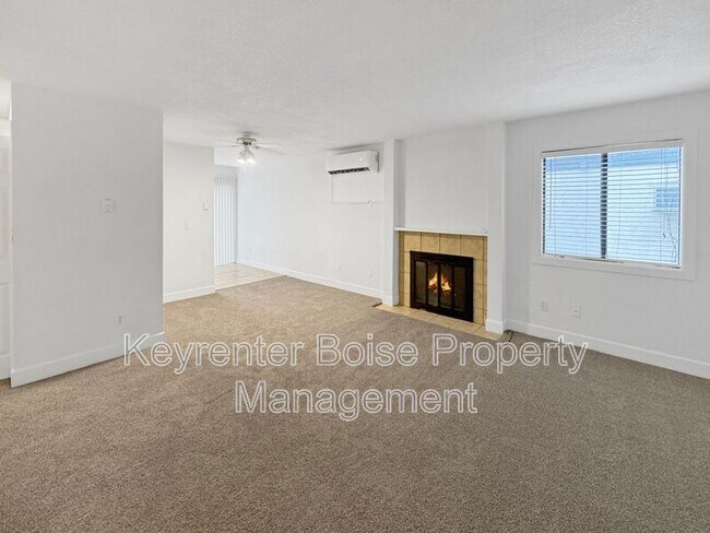 Foto del edificio - 7066 W Colehaven Ln