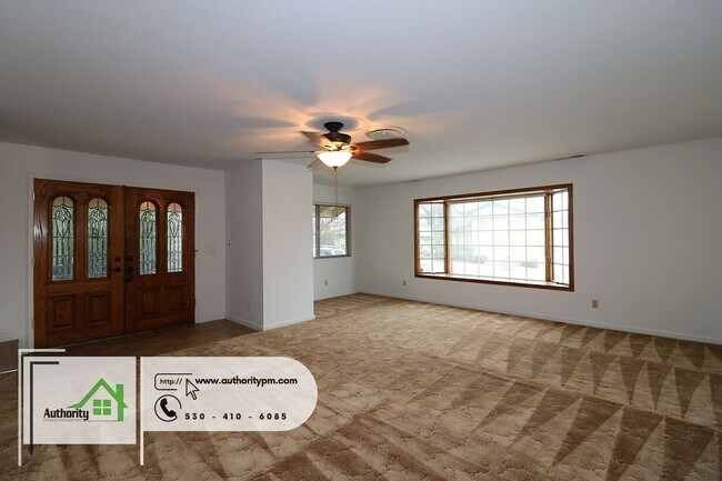 Foto del edificio - 3045 Stratford Ave. West Redding, Awesome ...