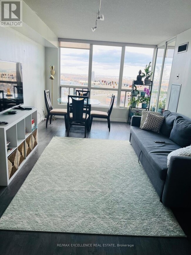 Photo du bâtiment - 4460-4460 Tucana Ct