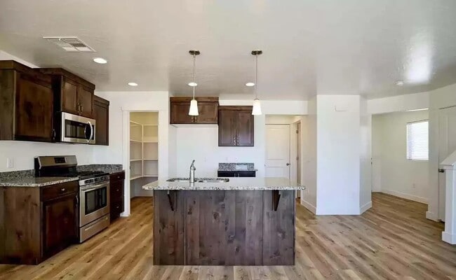 Building Photo - 3134 Halo Ln