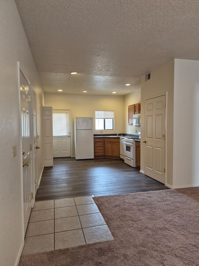 Building Photo - Downstairs Two Bedroom