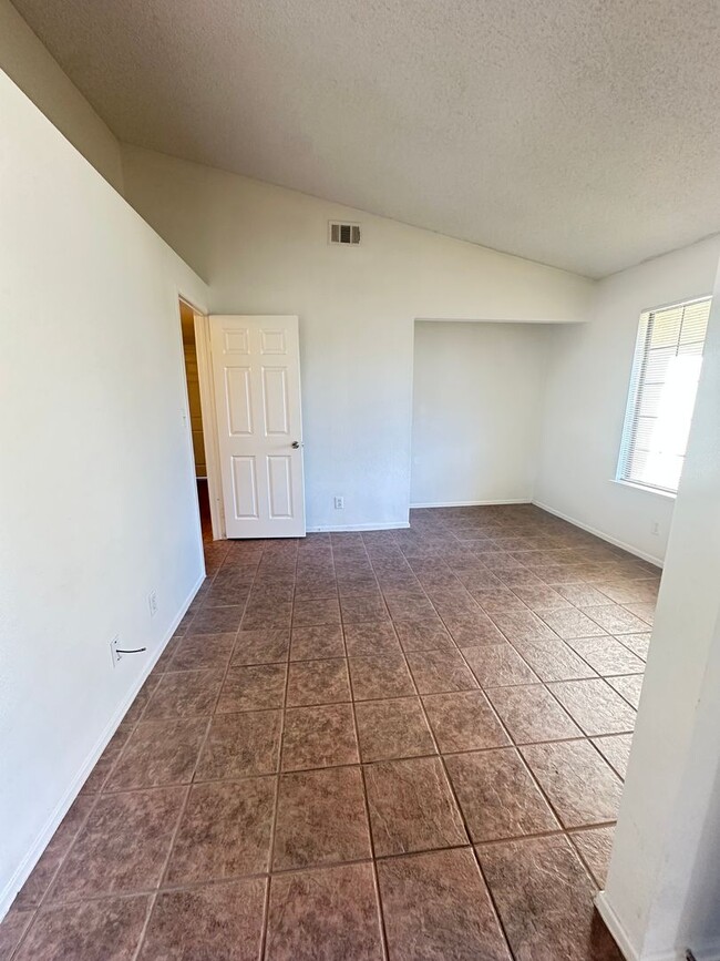 Building Photo - Spacious Rancho Vista Home With RV Access